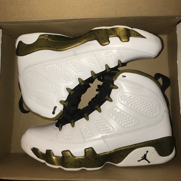 Jordan Other - • Jordan 9 Statues Like New With Original Box !